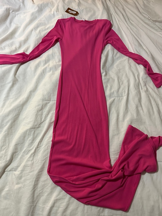 ReoRia Dresses & Skirts - ReoRia Fitted Long-Sleeve Maxi Dress in Hot Pink